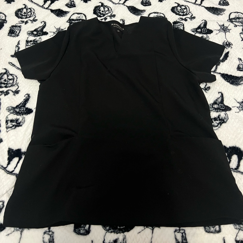 MANDALA Scrub Top (XL - 5 Pocket Notch Neck Top - Black)